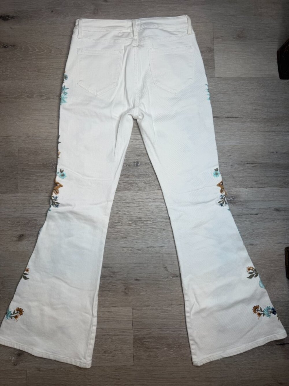Driftwood Farrah Floral Embroidered White Flare Jeans 28 - Free People - Picture 5 of 5
